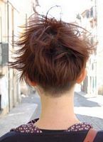 cieniowane fryzury krótkie - uczesanie damskie z włosów krótkich cieniowanych zdjęcie numer 164B